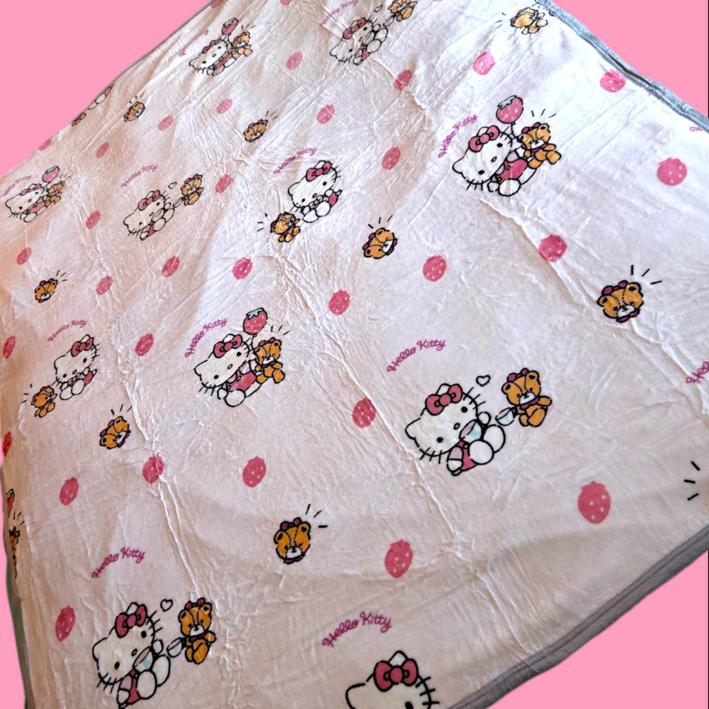 HK Strawberry Blanket 59x78